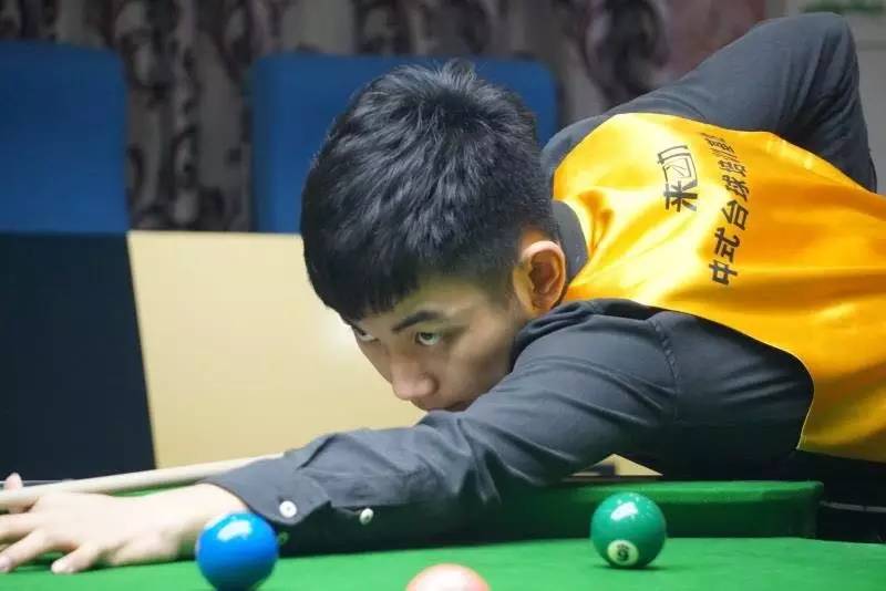 是一个足球 是一个足球